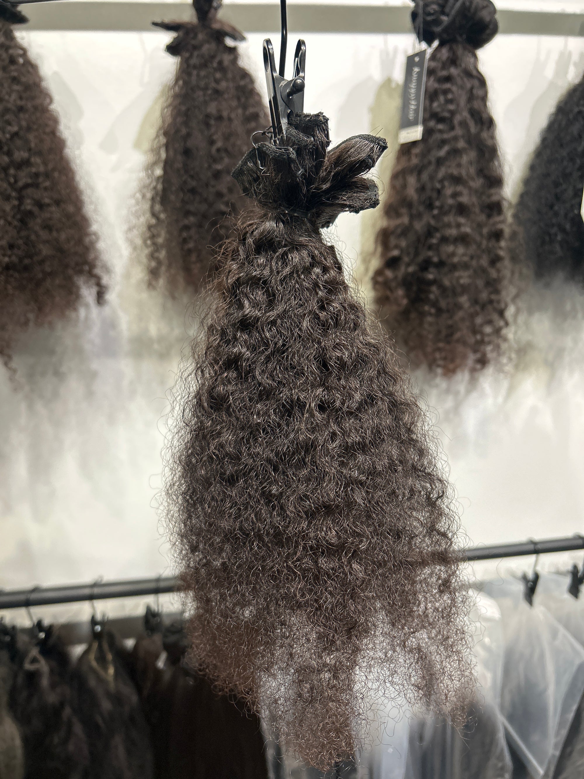 Clearance: 16" Knatural Kurly Clip Ins - 5 PC
