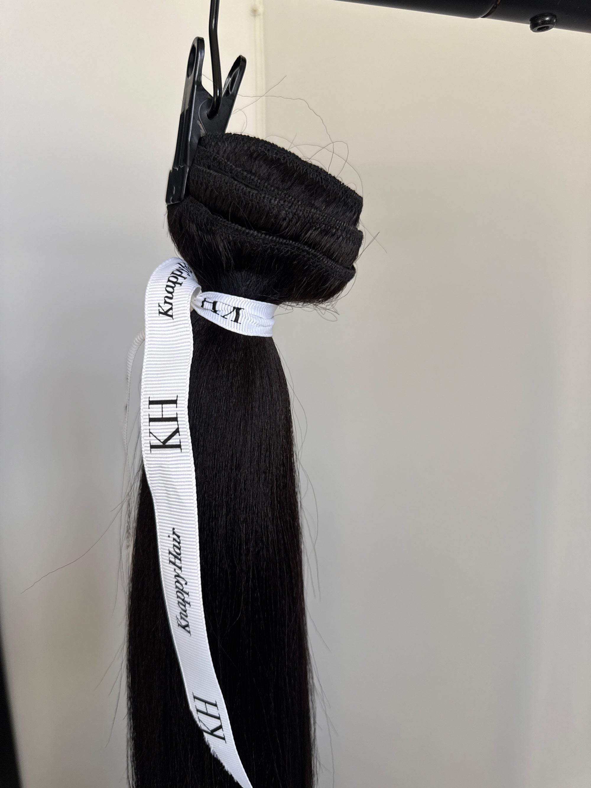 Clearance: 22” Knatural Straight Clip Ins 4 Piece Set