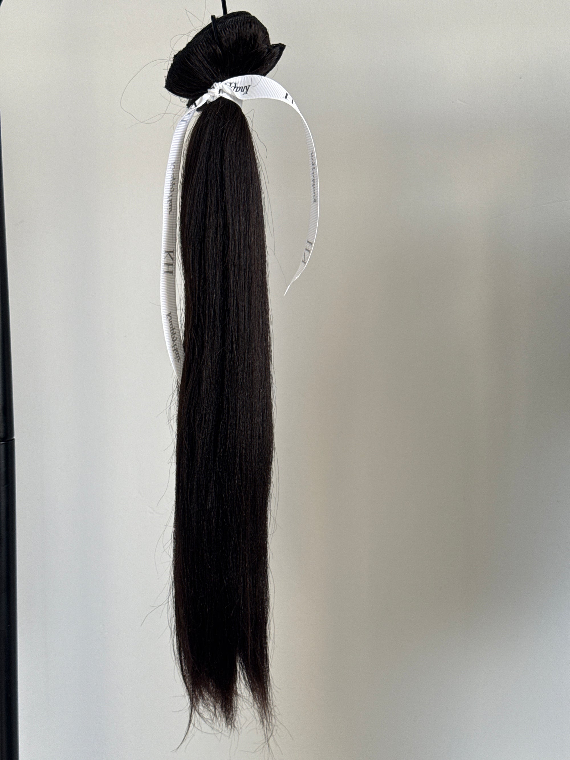 Clearance: 18” Knatural Straight Clip Ins 8 Piece Set