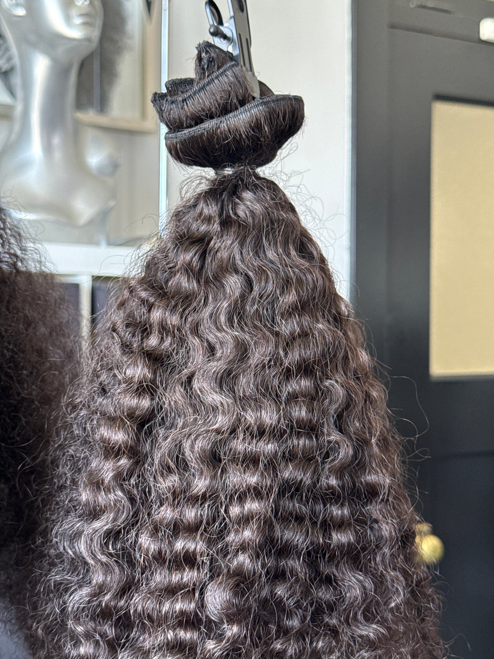 Clearance: 18" Knatural Kurly Clip Ins - 7 PC