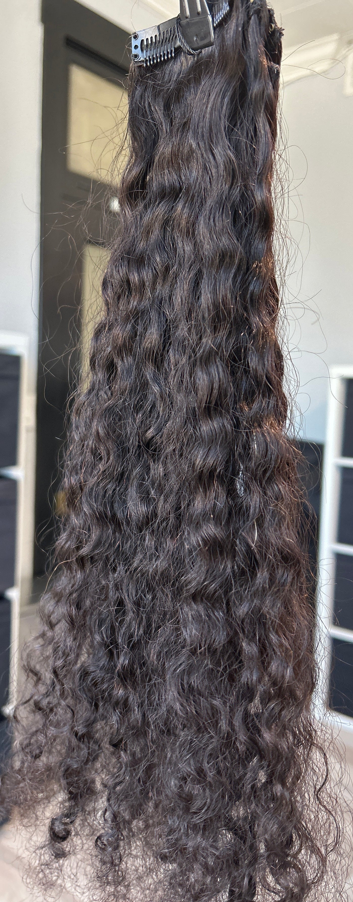 Clearance: 24" Knatural Kurly Clip Ins - 4 PC