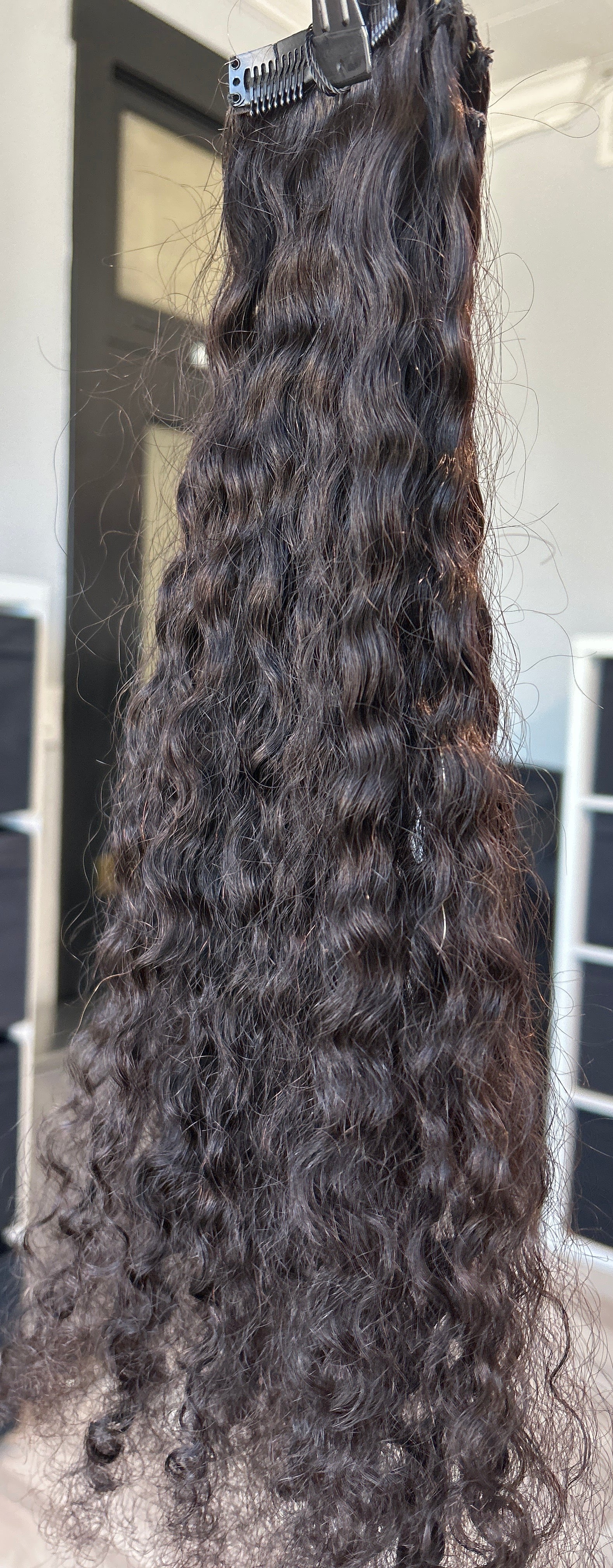 Clearance: 24" Knatural Kurly Clip Ins - 4 PC