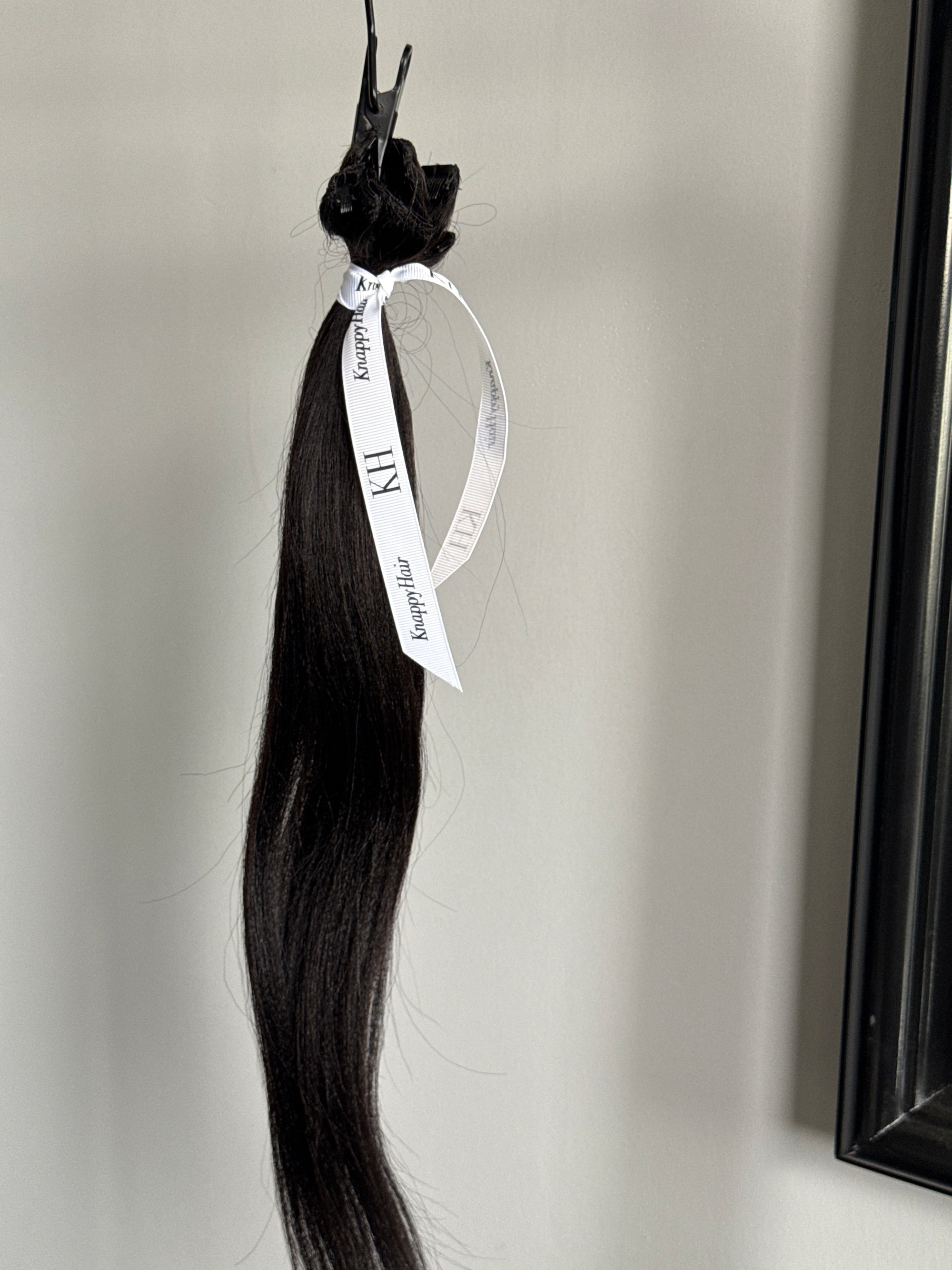 Clearance: 22” Knatural Straight Clip Ins 4 Piece Set