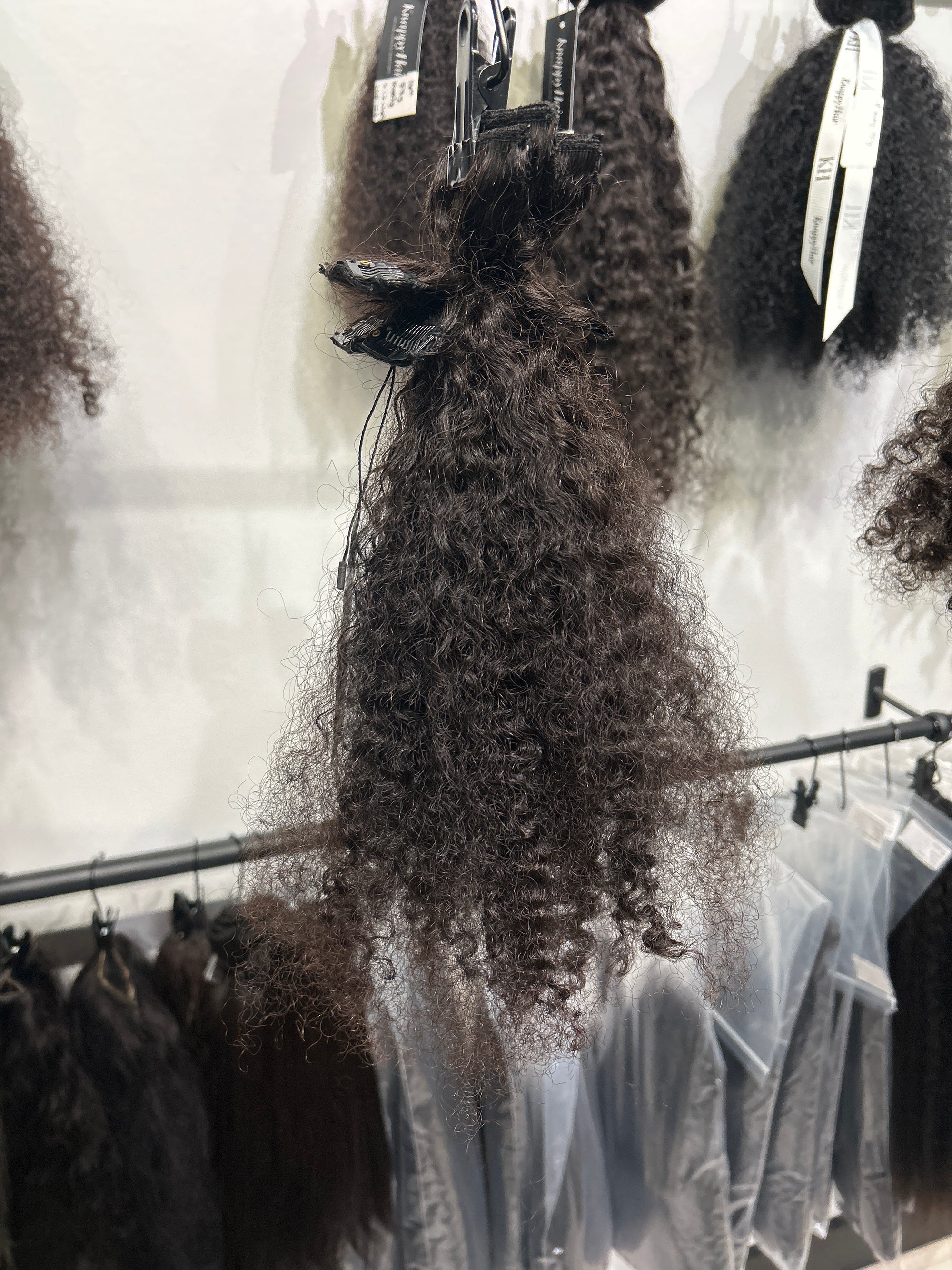 Clearance: 20" Knatural Kurly Clip Ins - 6 PC